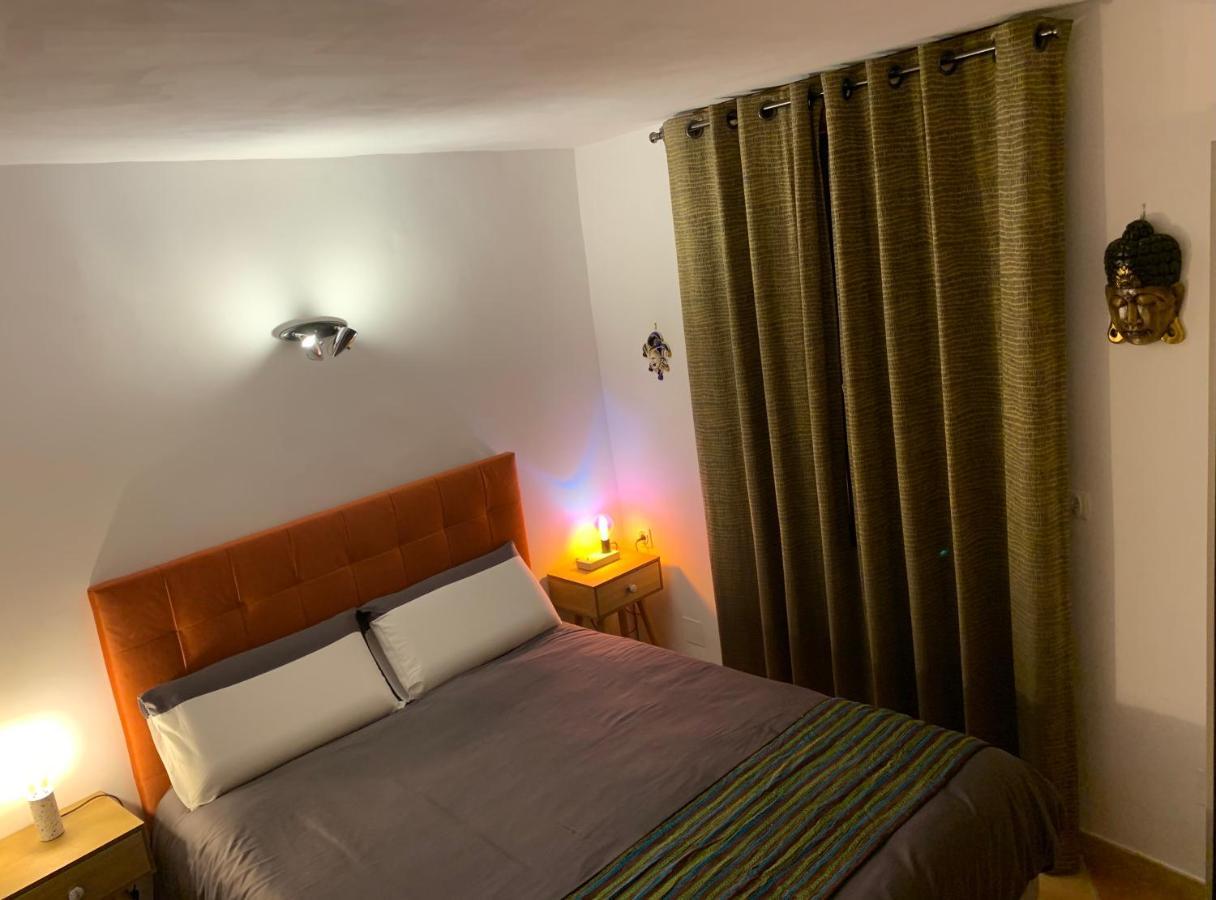 Pila & Bed Montpellier Centre Corum Comedie - Chambre Calme Climatisee - Quiet Air-Conditioned Room Exteriör bild